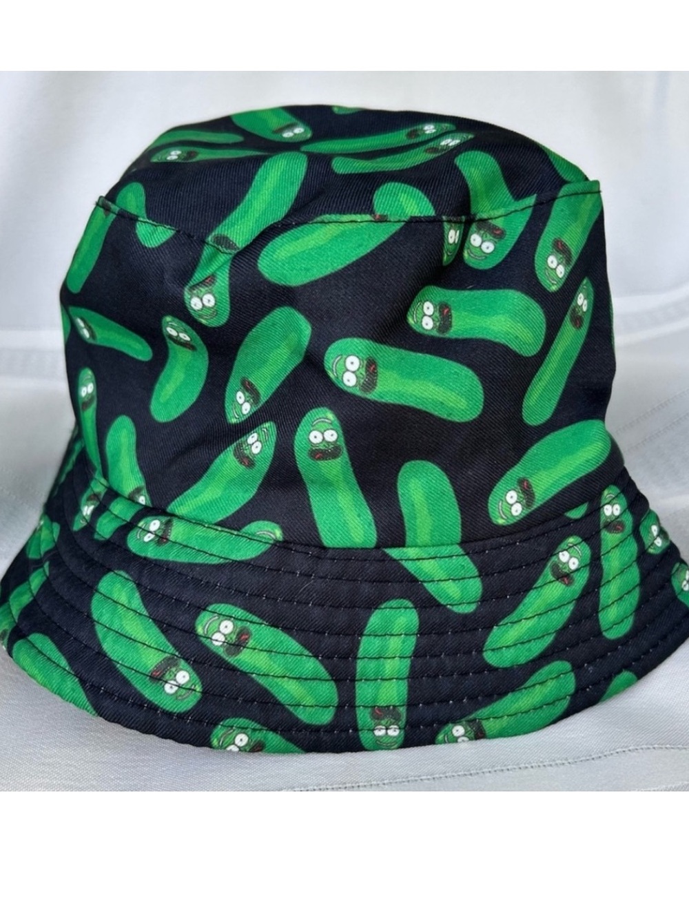 PICKLE RICK bucket hat green & black print
Rick & Morty Adult Swim collectible